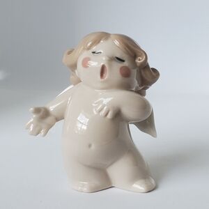 Nao by Lladro Cheeky Cherub “Sing Song O Sole Mio" Daisa 2003 Figurine